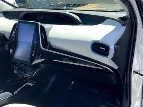 Used 2017 Toyota Prius Prime Premium image 14