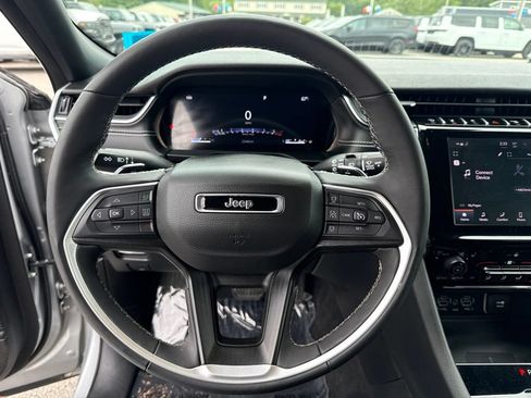 Certified 2025 Jeep Grand Cherokee L Laredo w/ Luxury Tech Group I AWD/4WD image 10