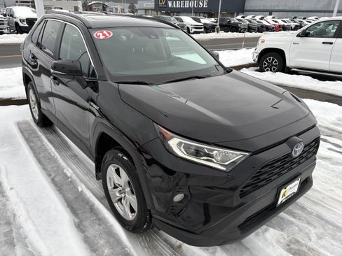 Used 2021 Toyota RAV4 XLE image 2