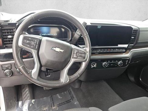 Used 2023 Chevrolet Silverado 1500 LT AWD/4WD image 15