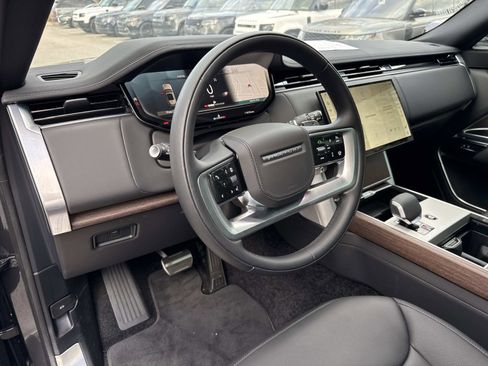 Certified 2025 Land Rover Range Rover SE image 23