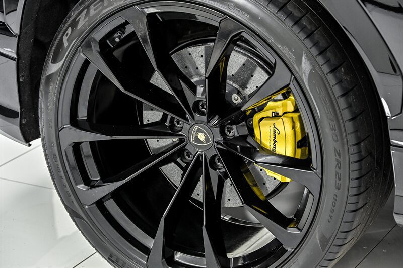 Used 2021 Lamborghini Urus AWD/4WD image 13