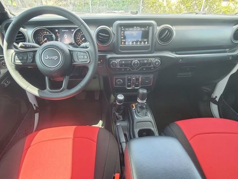 Used 2023 Jeep Gladiator Sport AWD/4WD image 20