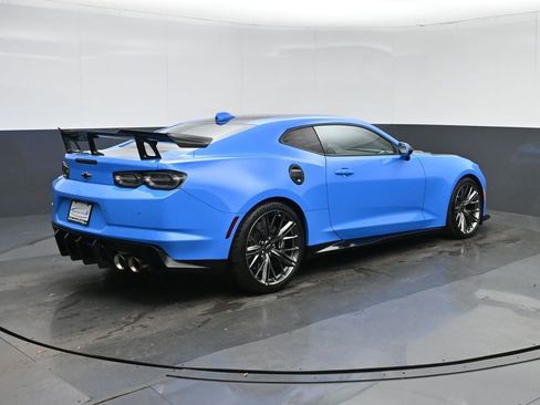 Used 2022 Chevrolet Camaro ZL1 image 7