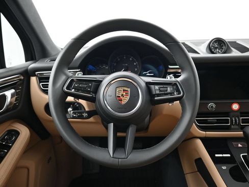 Certified 2026 Porsche Macan AWD/4WD image 13