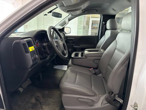Used 2018 Chevrolet Silverado 1500 W/T RWD image 2