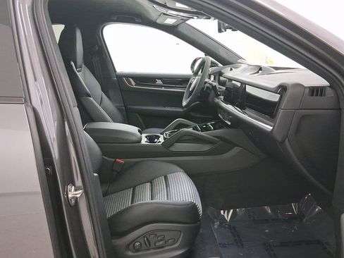 Used 2026 Porsche Cayenne Coupe AWD/4WD image 33