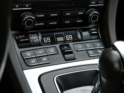 Used 2019 Porsche 911 Carrera RWD image 24