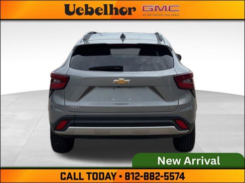 Used 2025 Chevrolet Trax LT w/ LT Convenience Package FWD image 7