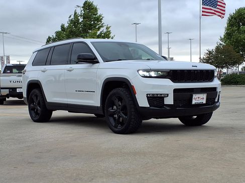 Used 2025 Jeep Grand Cherokee L Limited w/ Luxury Tech Group II AWD/4WD image 3