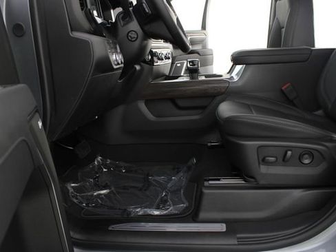 New 2026 GMC Sierra 1500 SLT image 18