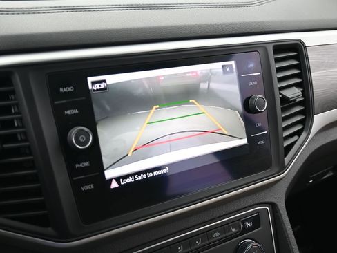 Used 2021 Volkswagen Atlas Cross Sport SE w/ Panoramic Sunroof Package image 25