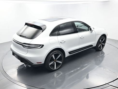 Certified 2025 Porsche Macan AWD/4WD image 40