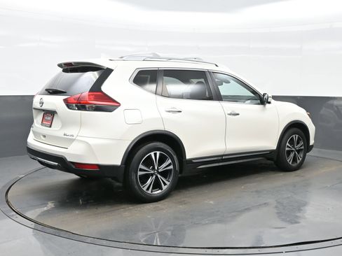 Used 2017 Nissan Rogue SL w/ SL Premium Package image 6