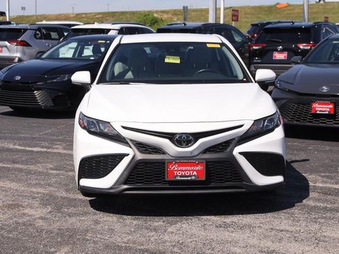 Used 2022 Toyota Camry SE FWD image 4