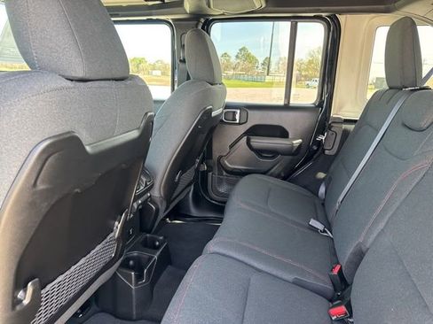 Used 2025 Jeep Wrangler Unlimited Rubicon image 21