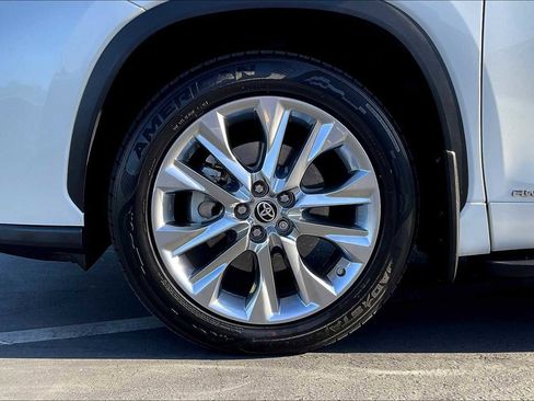 Used 2022 Toyota Highlander Limited image 12