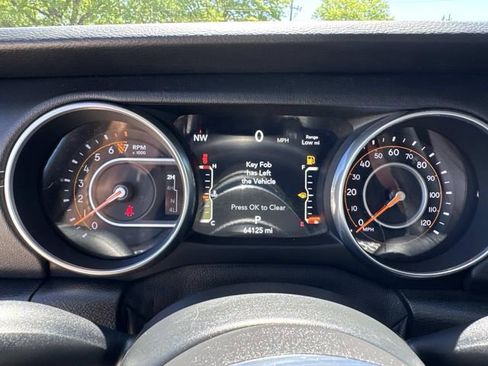 Used 2018 Jeep Wrangler Unlimited Sahara AWD/4WD image 29