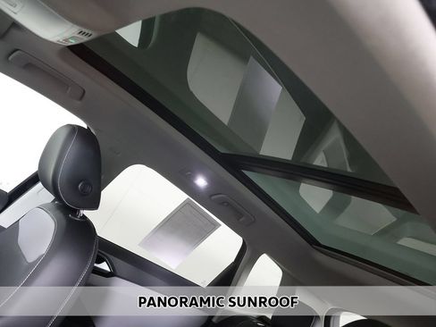 Used 2022 Volkswagen Taos SEL w/ Panoramic Sunroof Package AWD/4WD image 3