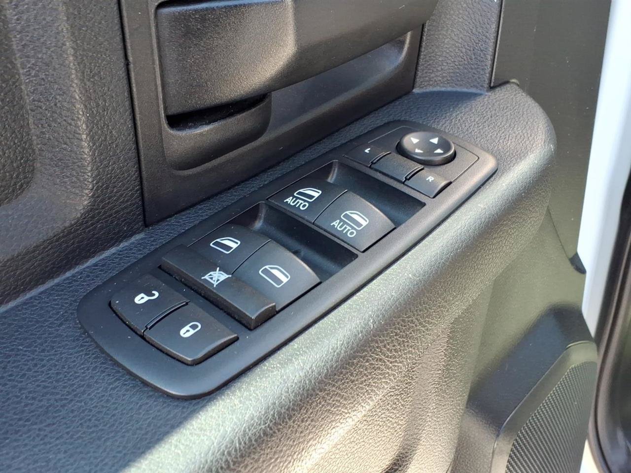 Used 2014 RAM 2500 Tradesman w/ Chrome Appearance Group AWD/4WD image 19