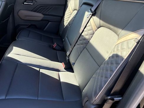 Used 2023 GMC Canyon Denali AWD/4WD image 12