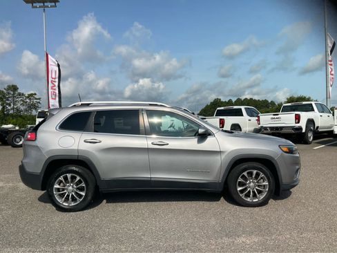 Used 2019 Jeep Cherokee Latitude Plus w/ Comfort/Convenience Group FWD image 7