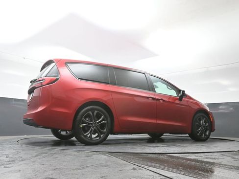 New 2026 Chrysler Pacifica Select image 36