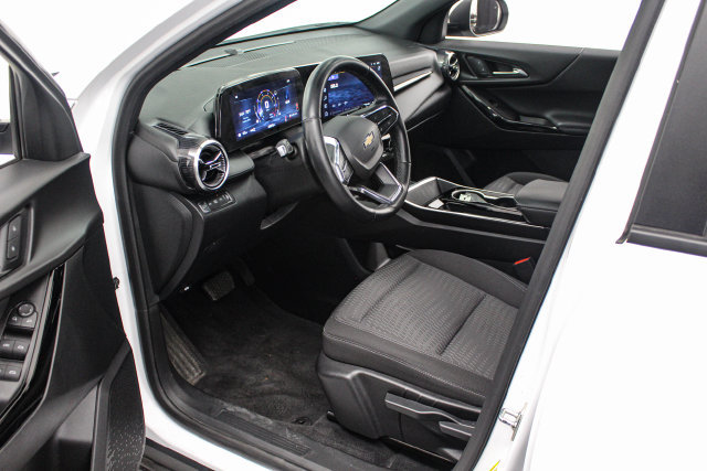 Used 2025 Chevrolet Equinox LT w/ Safety and Technology Package AWD/4WD image 9