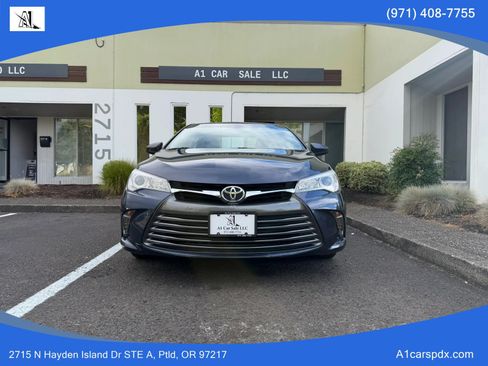 Used 2017 Toyota Camry XLE FWD image 3