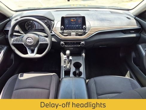 Used 2025 Nissan Altima 2.5 SV FWD image 26