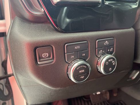 Used 2025 GMC Sierra 1500 SLE image 17