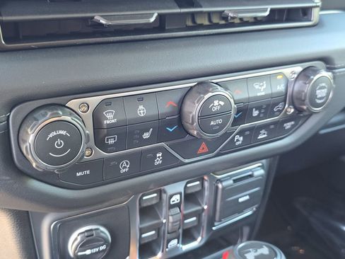 New 2026 Jeep Wrangler Unlimited Sahara AWD/4WD image 21