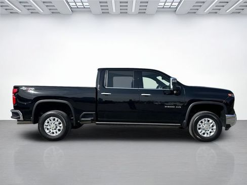 Used 2024 Chevrolet Silverado 2500 LTZ w/ LTZ Convenience Package AWD/4WD image 3