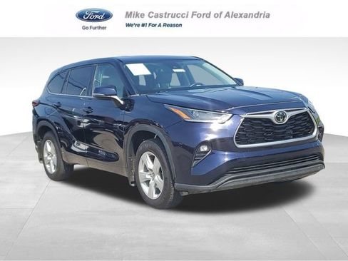 Used 2021 Toyota Highlander LE AWD/4WD image 1