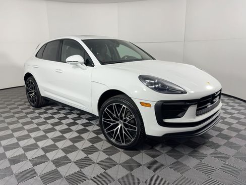 Certified 2026 Porsche Macan AWD/4WD image 7
