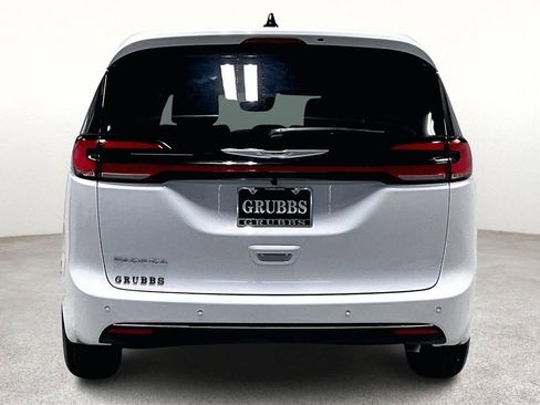 New 2026 Chrysler Pacifica Select image 5