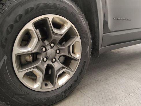 Used 2019 Jeep Cherokee Trailhawk w/ Cold Weather Group image 31