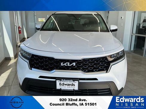 Used 2022 Kia Sorento LX FWD image 3