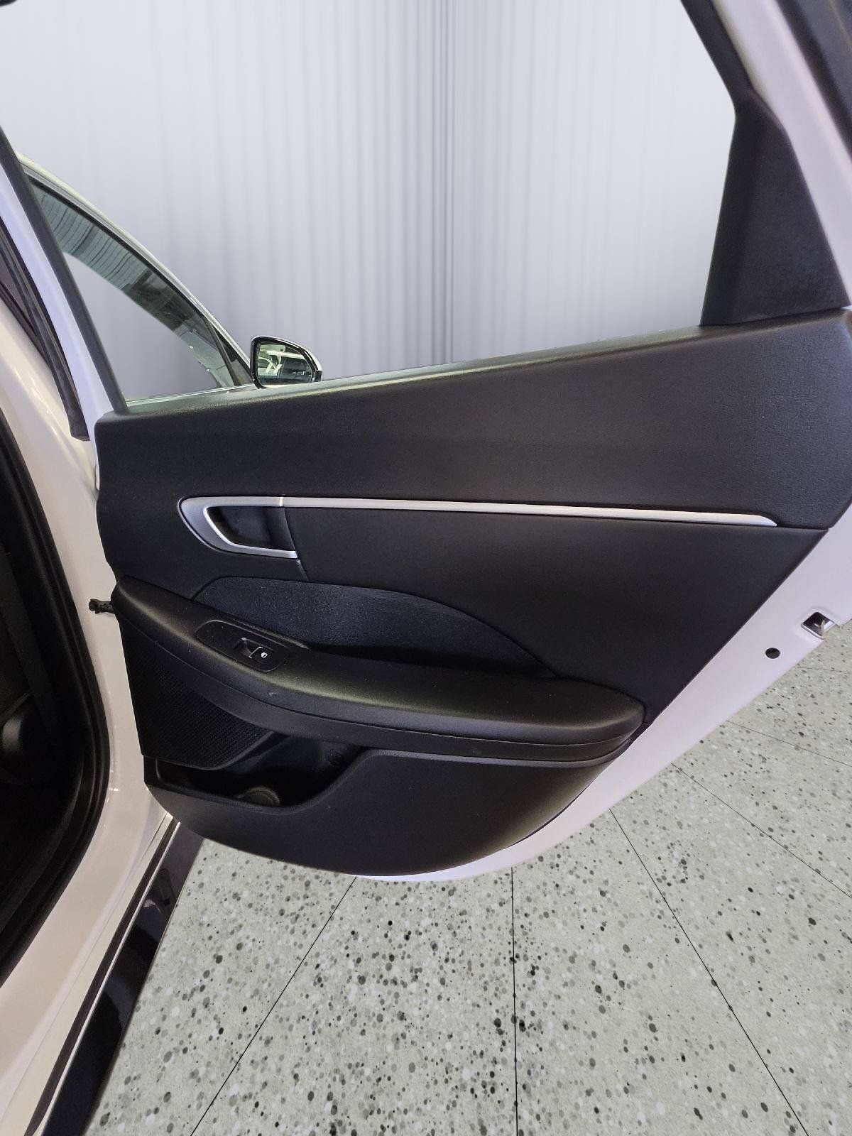 Used 2025 Hyundai Sonata SEL FWD image 17