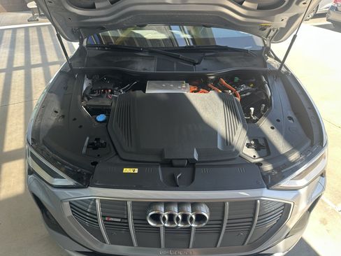 Used 2023 Audi e-tron Premium Plus w/ Premium Plus Package AWD/4WD image 43