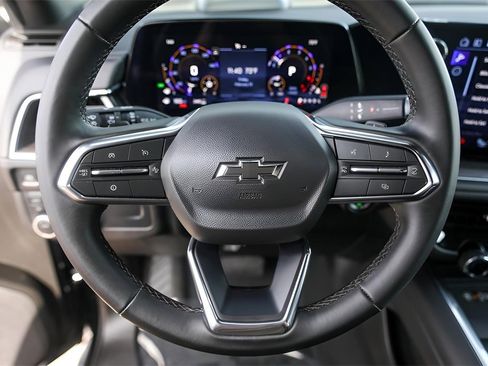 Used 2025 Chevrolet Suburban Z71 image 15