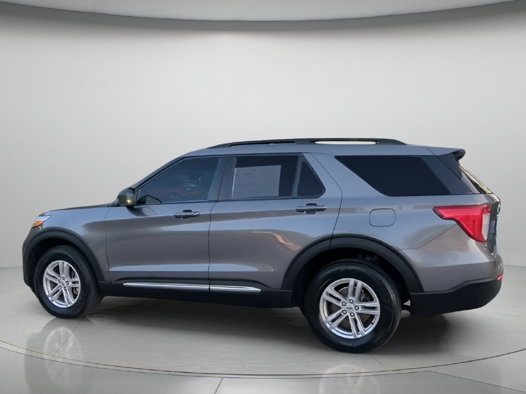 Used 2023 Ford Explorer XLT AWD/4WD image 18