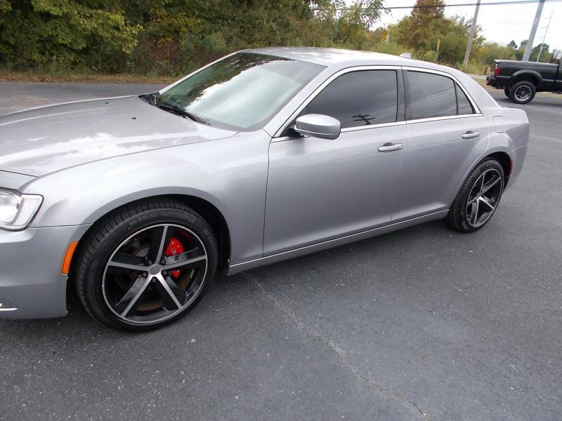 Used 2015 Chrysler 300 Limited RWD image 7