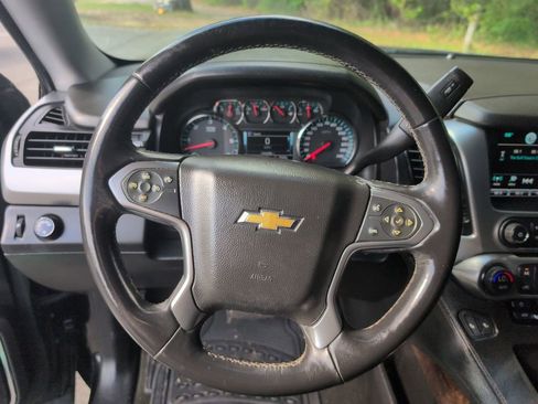 Used 2018 Chevrolet Suburban LT image 25