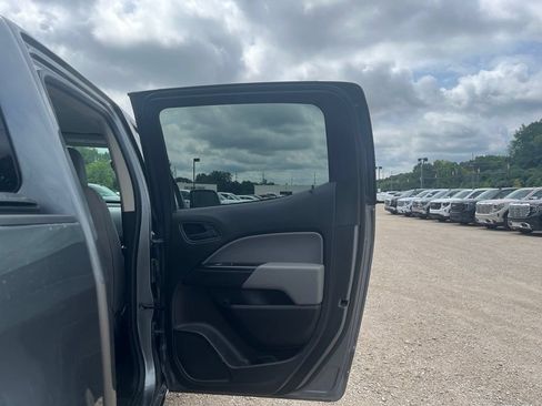 Used 2022 Chevrolet Colorado W/T AWD/4WD image 30