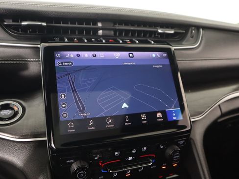 Used 2024 Jeep Grand Cherokee L Limited w/ Luxury Tech Group II image 7