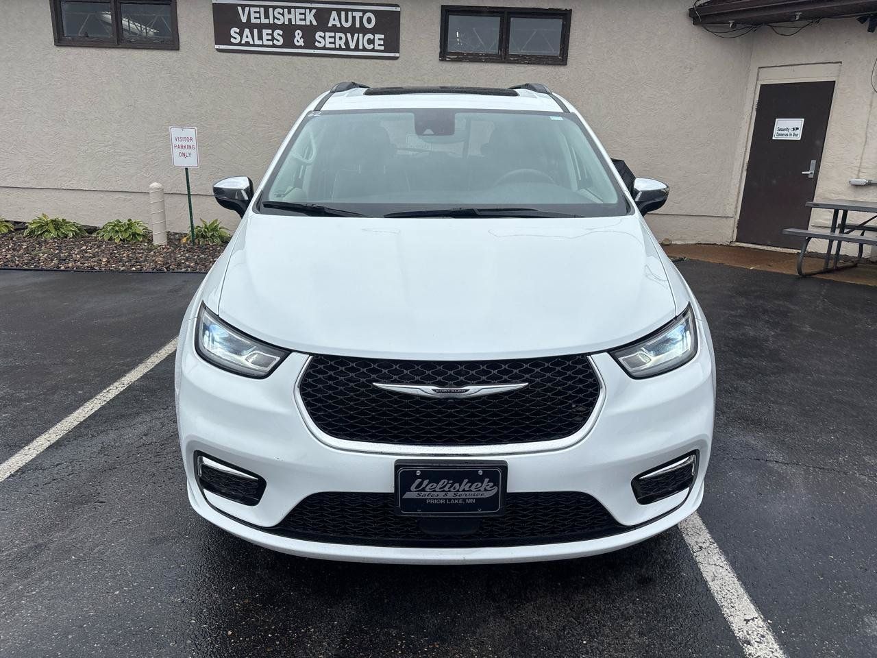 Used 2023 Chrysler Pacifica Limited FWD image 8