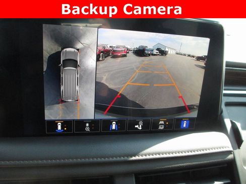 Used 2023 Chevrolet Suburban High Country image 16