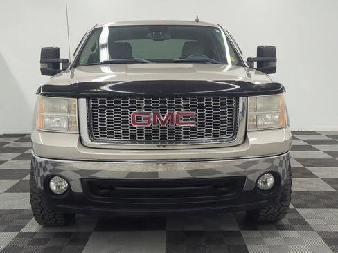 Used 2008 GMC Sierra 1500 SLT w/ SLT Preferred Package AWD/4WD image 2
