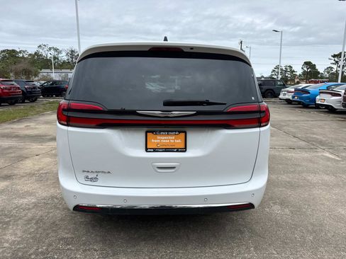 Certified 2023 Chrysler Pacifica Touring-L FWD image 4
